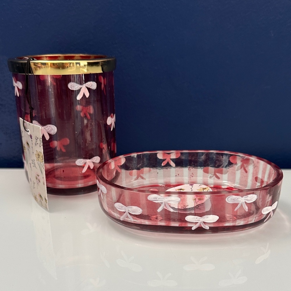 NWT Hand Crafted Glass Pink/White Bows Glass Set